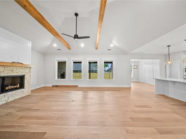 1400 Josephine Dr, Centerton, AR 72719