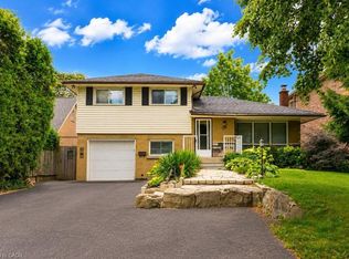 120 Stone Church Rd W, Hamilton, ON L9B 1A3