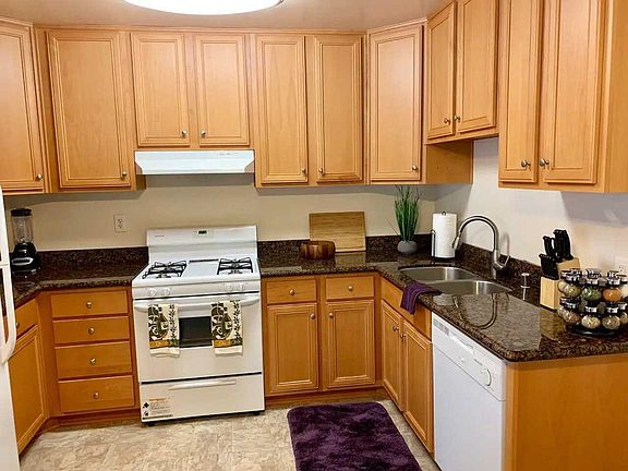3rd image of 4839 Kansas St