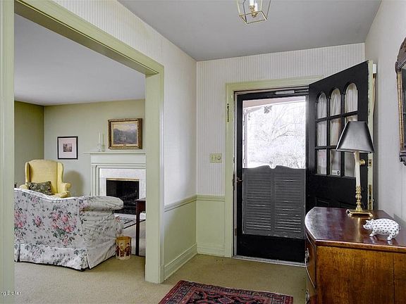 02 6422 Regal Rd Tafels