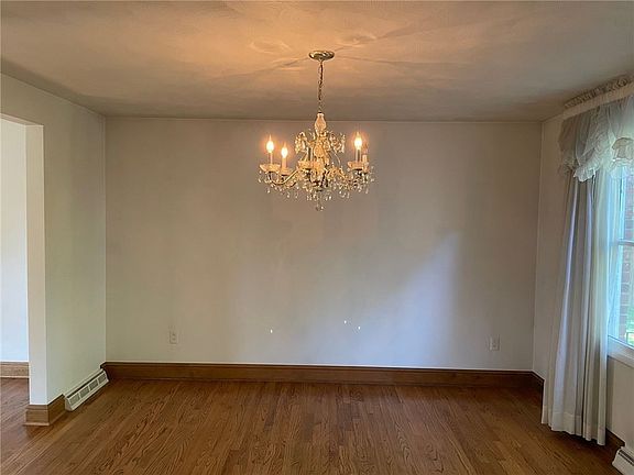 5th image of 137 Kelvington Dr