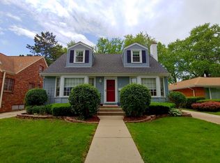 18 N Lancaster St, Mount Prospect, IL 60056