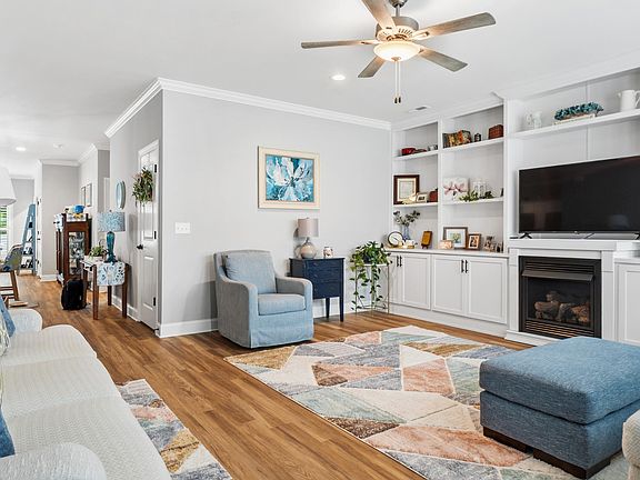 2nd image of 1421 Niki Way NE