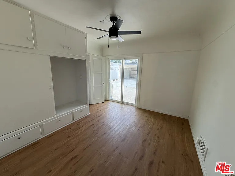 211 S Arnaz Dr #LOWER — Photo 26