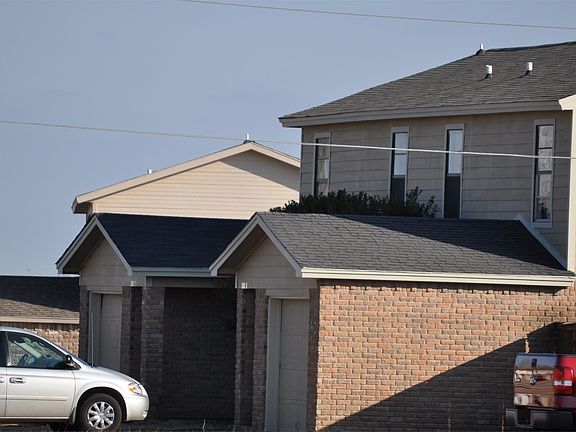 2nd image of 921 NW Summercrest Blvd APT A