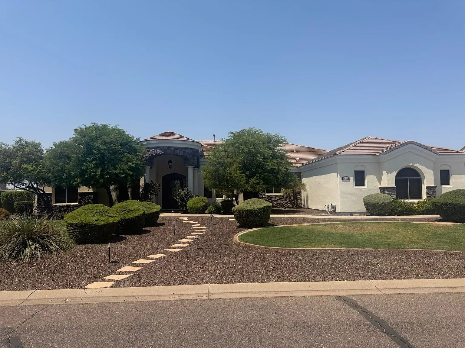 5 bed, 5.5 bath, 4556 sqft, $6,000 — Photo 1