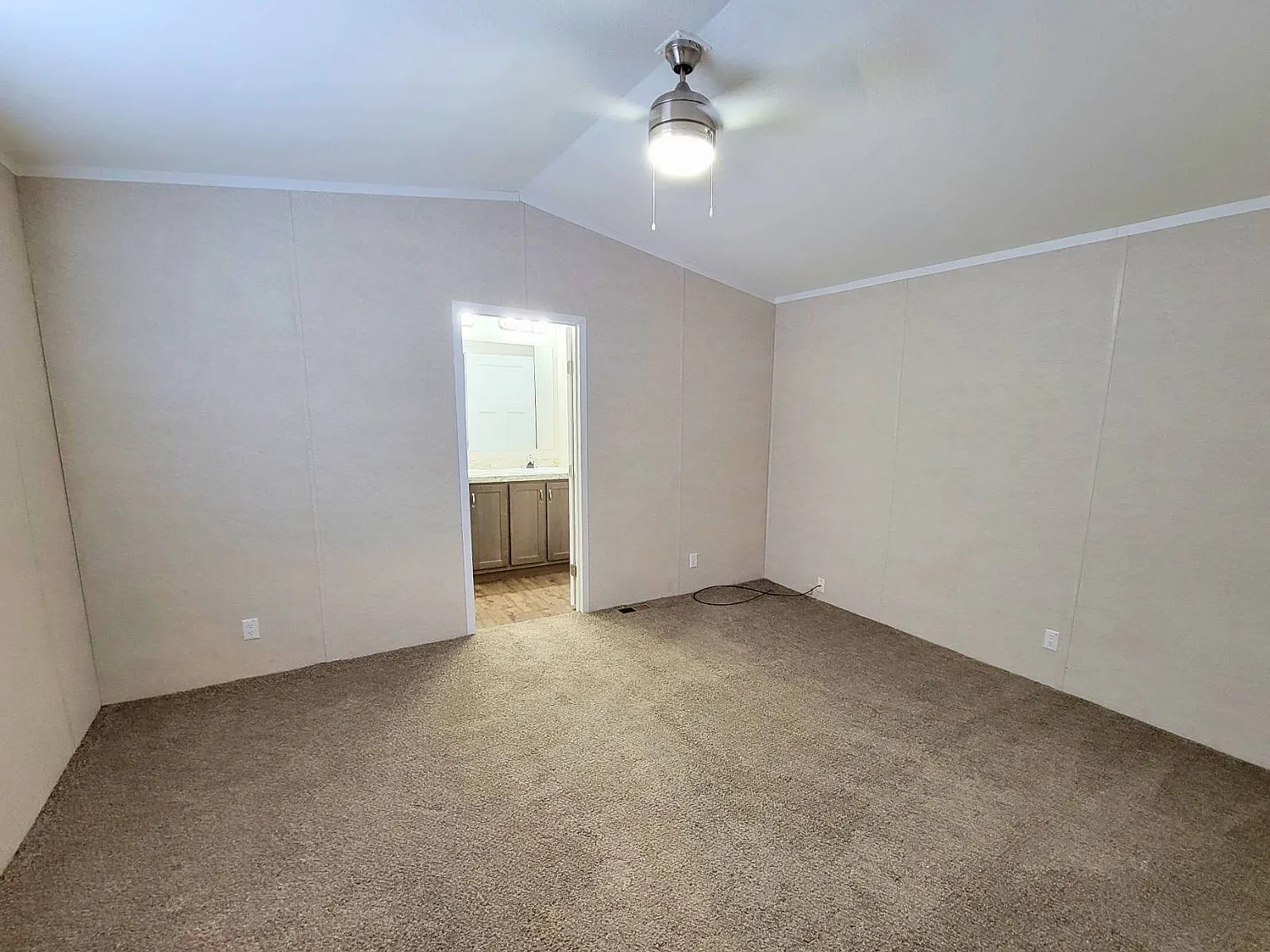 3 bed, 2.0 bath, 1120 sqft, $995 — Photo 2