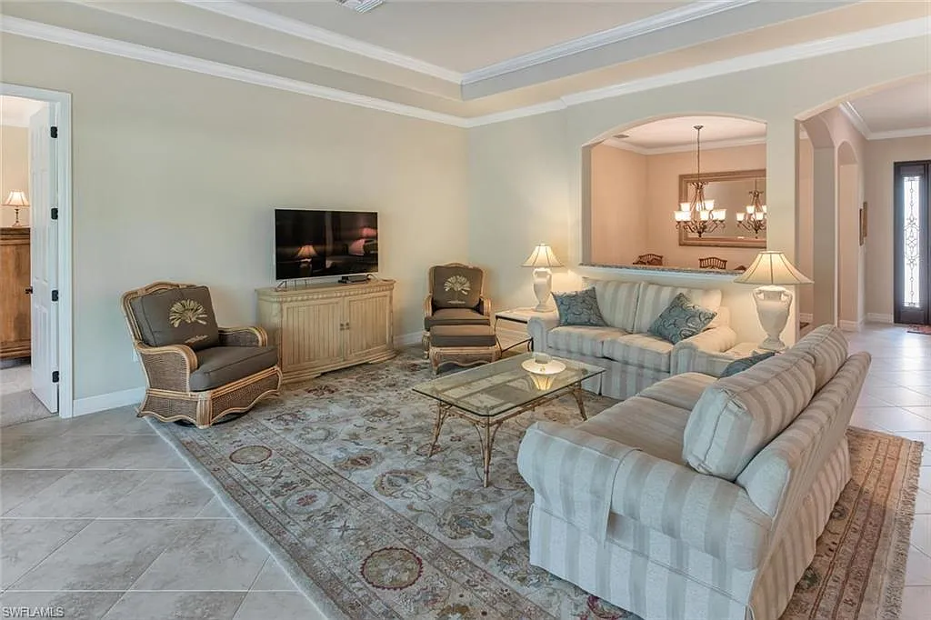 4 bed, 2.0 bath, 2242 sqft, $14,000 — Photo 4
