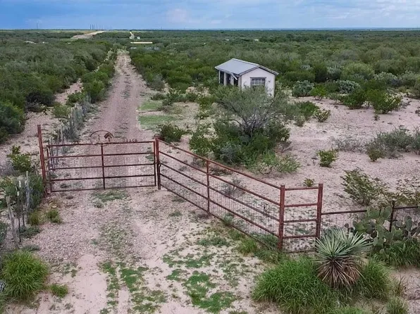 901 La Coma Rd, Laredo, TX 78043