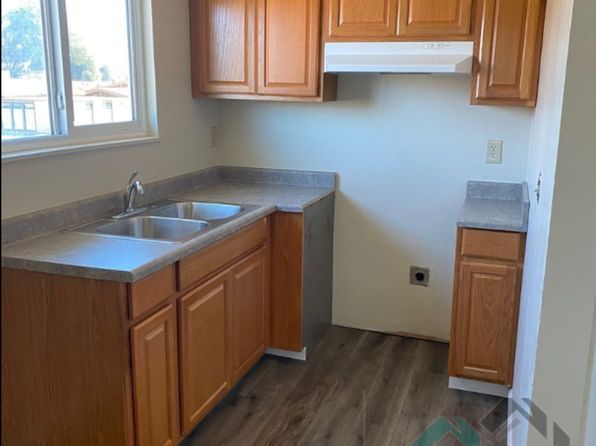 1127 E Laurel Dr #12