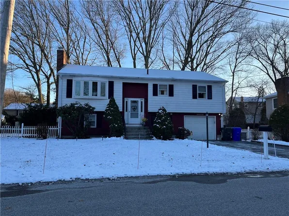 77 Birchwood Ln, West Warwick, RI 02893