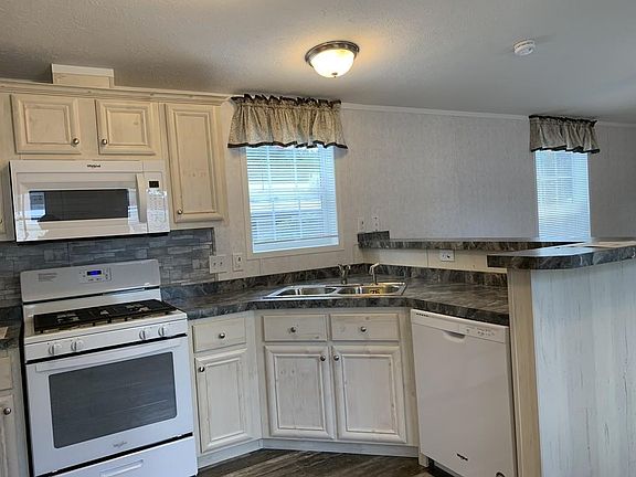 4th image of 146 Ipswich St