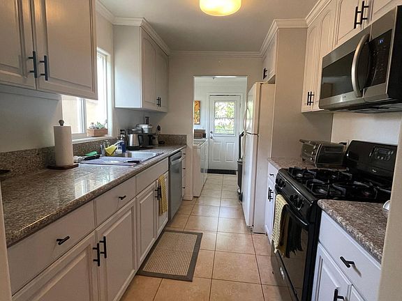 2nd image of 1206 Tamarind Ave #1/2