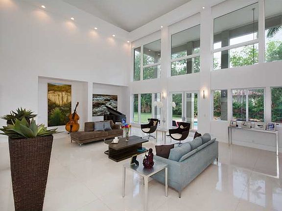 Contemporary Style in Pinecrest