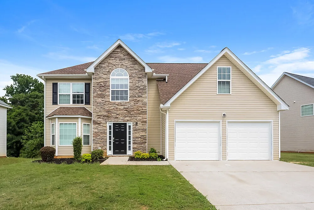 4 bed, 2.5 bath, 2783 sqft, $2,425 — Photo 1