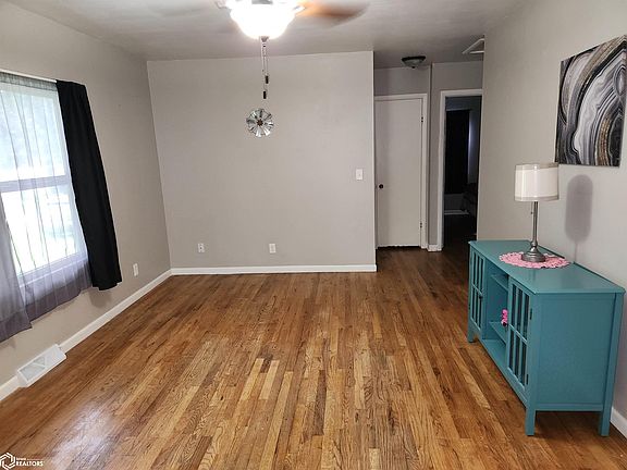 5th image of 1004 Oswego St