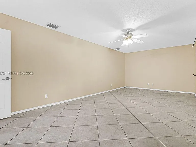1623 E Harmony Lake Cir — Photo 21