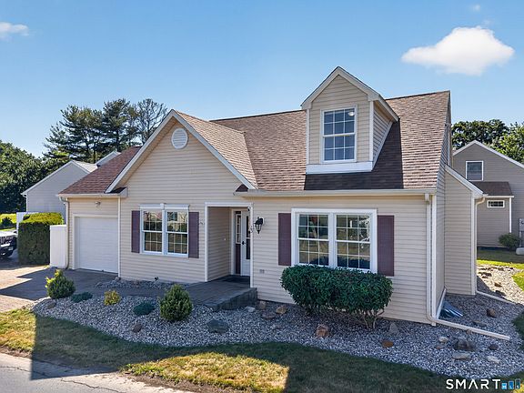 2nd image of 15 Silverbrook Lane #15