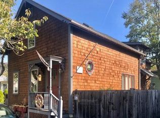 87 3rd St, Newport, RI 02840