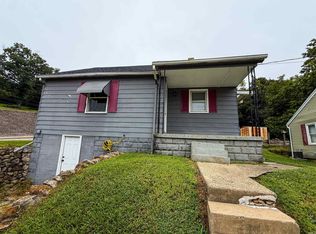 102 E 4th St, Huntingburg, IN 47542