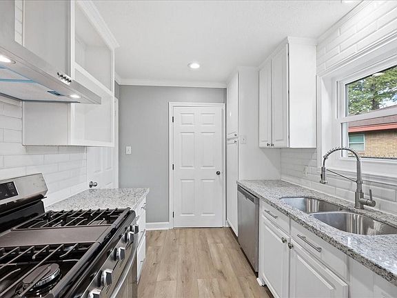 5th image of 1020 Arthur St