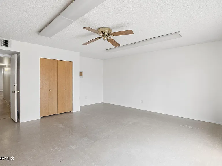 1014 E Balboa Cir — Photo 22