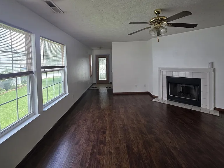 113 Gazebo Dr — Photo 4