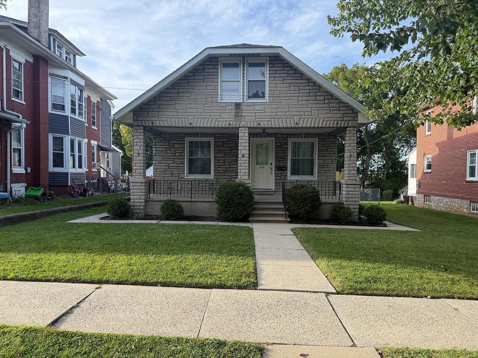 2 bed, 700 sqft, $1,800 — Photo 1