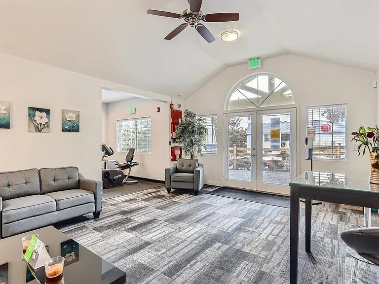 Ladera Apartments — Photo 10