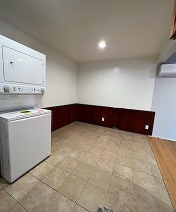 5th image of 124 N Everett St
