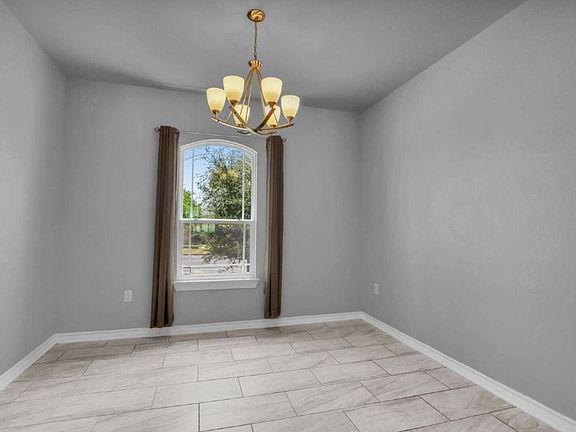 4th image of 5983 Midcrown Dr