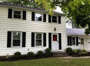 6 Millbrook Dr, Williamsville, NY 14221