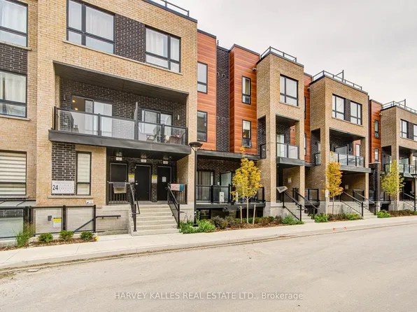 24 Lytham Green Cir #16, Newmarket, ON L3Y 0H3