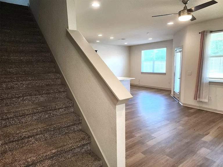 1041 Winnsboro Loop — Photo 4