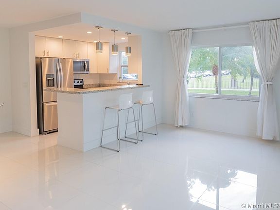 2nd image of 269 Newport Ct #269-R