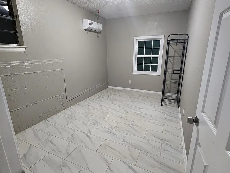 1116 Hawthorne Dr — Photo 3