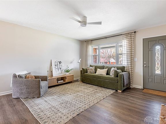 2nd image of 2872 Silvercliff Dr