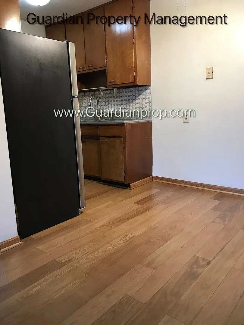 Bloomington Main Floor Apartment, Granite Countertops, Heat Paid, Free Parking, Storage Unit Incl... — Photo 3