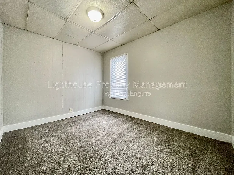 1011 Quarry Ave NW — Photo 8
