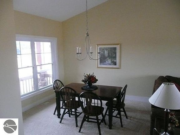 5th image of 734 Vista Pl