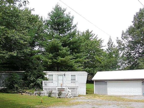 3rd image of 130 Jeff Oakley Dr