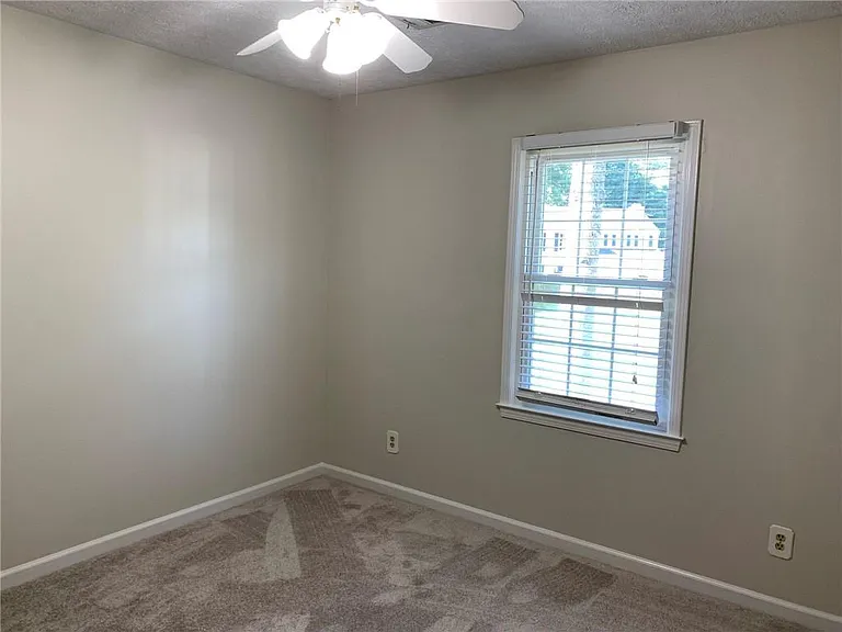 4536 Woodlawn Lake Dr — Photo 43