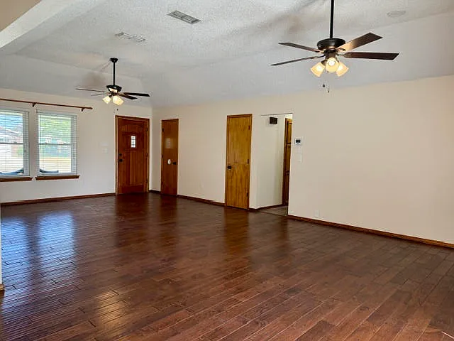 4 bed, 1625 sqft, $1,950 — Photo 4