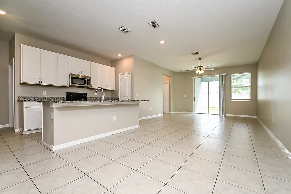 3 bed, 2.0 bath, 1485 sqft, $2,515 — Photo 4