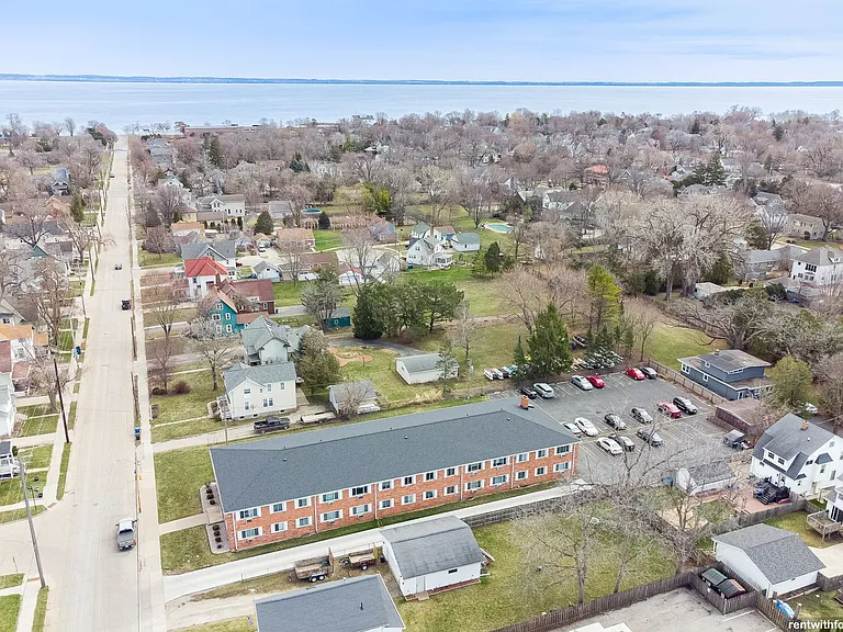 835 Merritt Ave — Photo 10