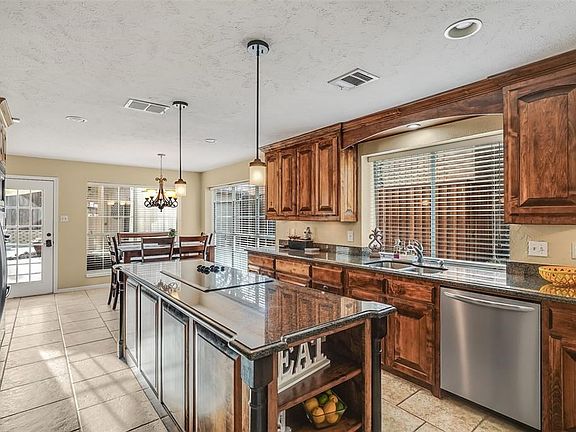 3rd image of 2175 Strathmore Dr