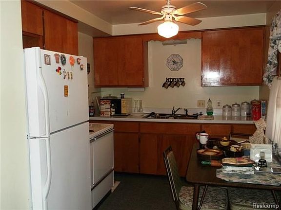 2nd image of 520 Hathaway St