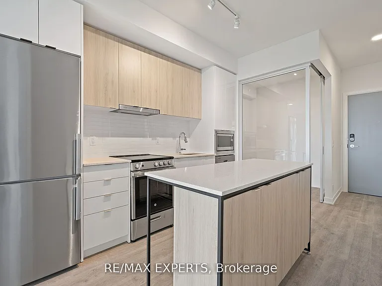 50 Upper Mall Way #B1504 — Photo 1