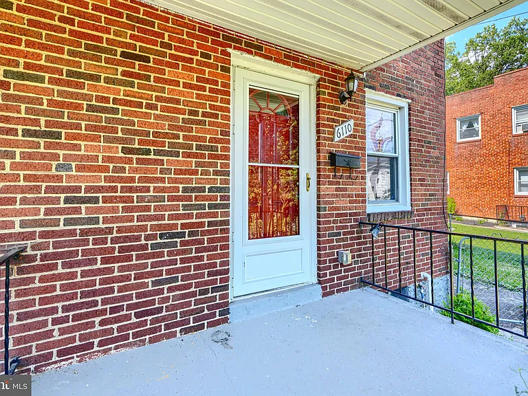 6110 Everall Ave — Photo 3
