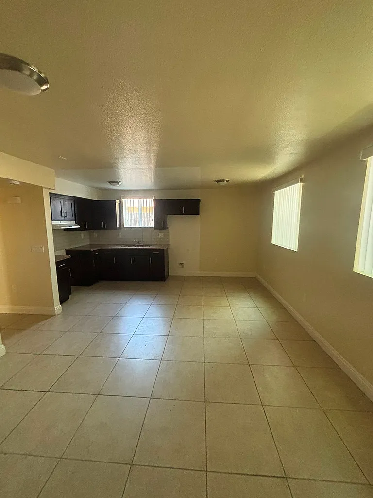 2 bed, 884 sqft, $2,900 — Photo 3